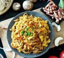 Scallion Oil Noodles with Knife-Sliced Noodles