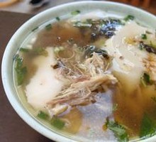 Chicken Broth with Peach Gums and Tofu Pudding