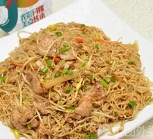 Stir-Fried Rice Noodles with Pork Strips
