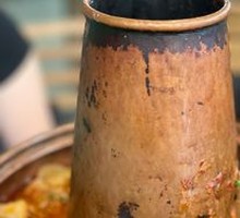 Copper Pot Steamed Rice Cake with Braised Chicken