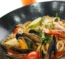 One Piece Winter Fragrant Soup Seafood Noodles