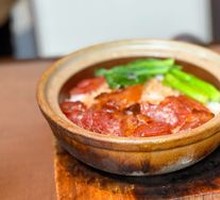 Cantonese腊味 Baozi Rice in Clay Pot