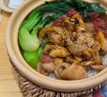 Cured Sausage and Chicken Claypot Rice