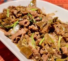 Bozhou Beef Stir-fried with Green Chili Peppers