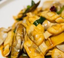 Stir-Fried Clams with Ginger and Scallions