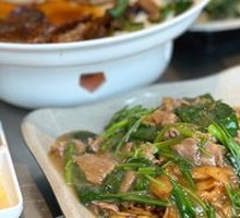 Wet Stir-Fried Beef Rice Noodles