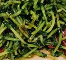 Chicken Oil and Preserved Meat Stir-Fried Bean Sprouts