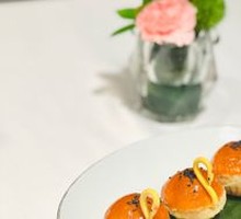 Swan Shrimp Paste Pastry