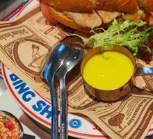 瀑布芝士猪扒包