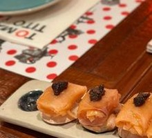 Smoked Salmon with Spicy Sour Cream