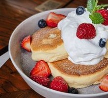 Strawberry Souffle Pancake