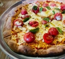 Creamy Cheese Margherita Pizza