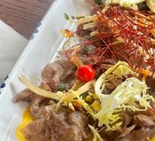 Low-temperature Beef Tongue with Sesame Pepper Sauce and Crispy Pepper