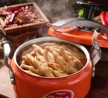 Braised Chicken Feet in Small Pot