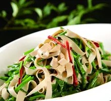 Stir-Fried Leek with Tofu Skin