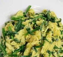 Stir-fried eggs with chives