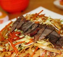 Green Pepper Beef Fried Rice Noodles