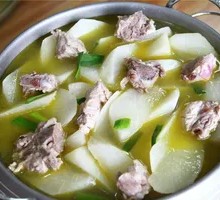 Pork Rib and Radish Soup