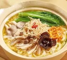 Goji Mushroom Chicken Soup Noodles