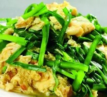 Stir-fried eggs with chives