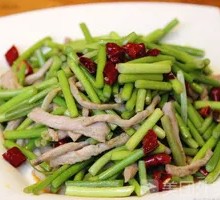 Garlic Shoots with Shredded Pork