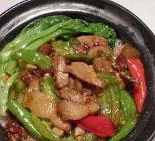 Spicy Green Pepper Twice-Cooked Pork in Wooden Bucket Rice
