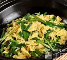 Stir-fried Egg with Leek Baozi Rice