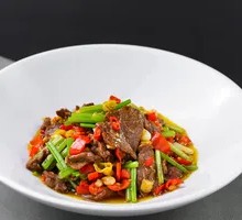 Stir-Fried Beef with Yellow Onion
