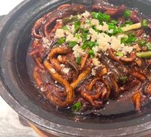 Stone Pot Freshly Sliced Large Eel Strips