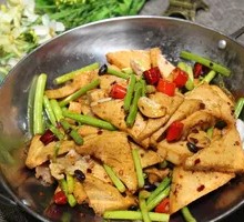 Spicy Pot-Braised Tofu with Leaves