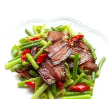 Preserved Meat Stir-fried with Garlic Shoots