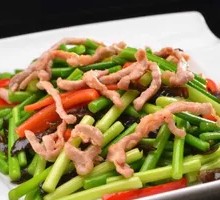 Stir-fried garlic shoots with pork