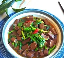 Leek and Duck Blood Stir-fry