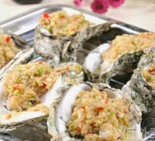 Garlic Steamed Oysters with Rice Noodles