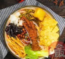 Spicy Chicken Feet with Rice Noodles