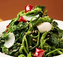 Bamboo Shoots and Wild Gray Vegetable Stir-fry