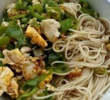 青椒炒蛋盖浇面