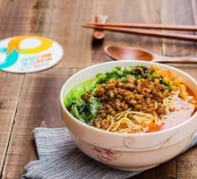 Spicy Broad Noodles with Pea and Pork