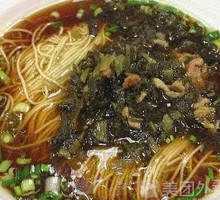 Pickled Cabbage and Pork Noodles