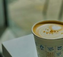 Blue and White Porcelain Latte