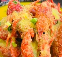Spicy Garlic Lobster in Golden Soup
