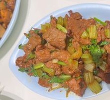 Stir-Fried Beef with Yellow Onion