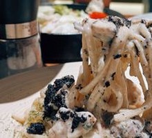 Truffle-flavored Wheel Cheese Pasta