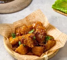 Crispy Pork Rinds with Small Potatoes