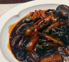 Black Garlic Braised Eel with Sea Cucumber