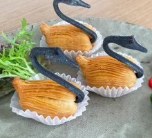 Durian Swan Pastry