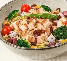 SlPlus Grilled Chicken Quinoa Salad