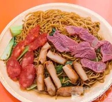 Fried粗Noodles with Ham Sausage