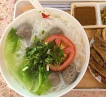 Fresh Beef and Meatball Rice Noodle Soup