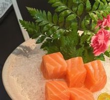 Thick-cut Crown Salmon Sashimi